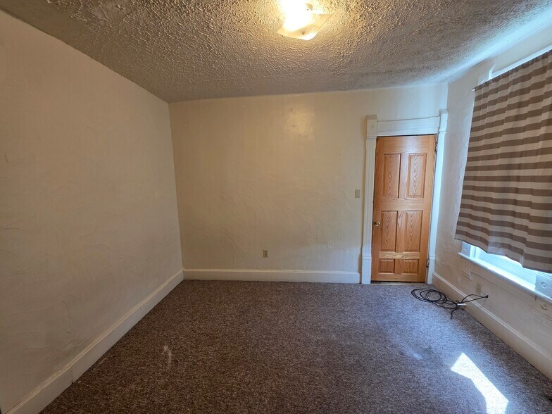 Building Photo - 497 Sumner St