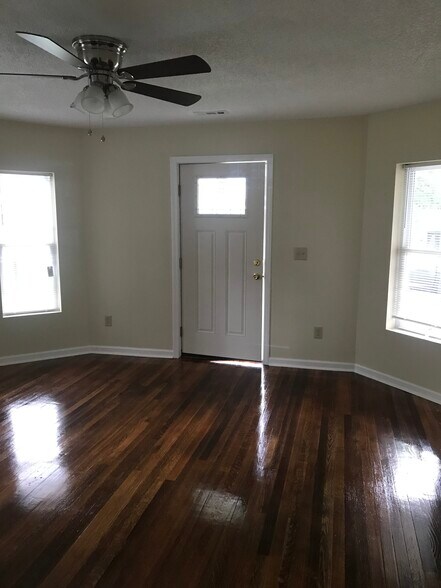 Building Photo - 201 W Locust St