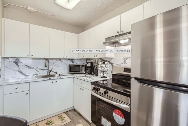 Building Photo - ? Beautiful remodeled 2-bed / 1-bath apartment.
