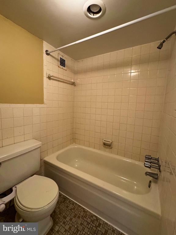 Building Photo - 2500 N Van Dorn St