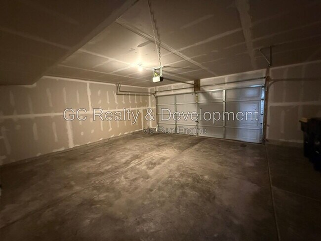 Building Photo - 249 Kingsport Dr