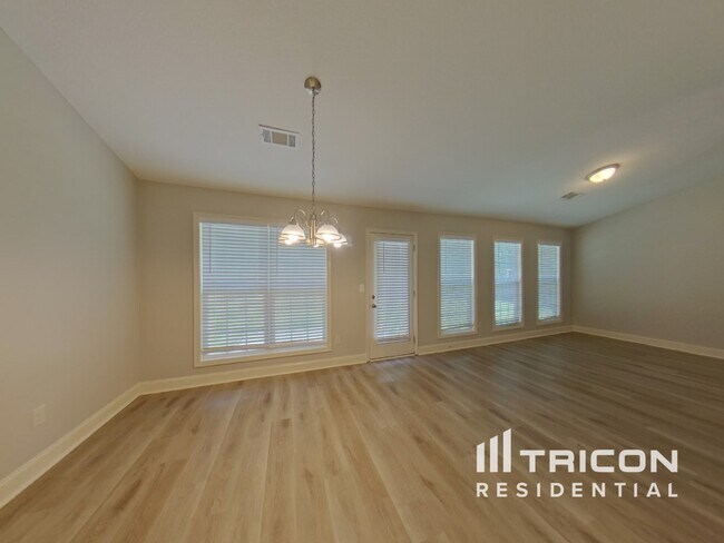 Building Photo - 507 Embassy Walk