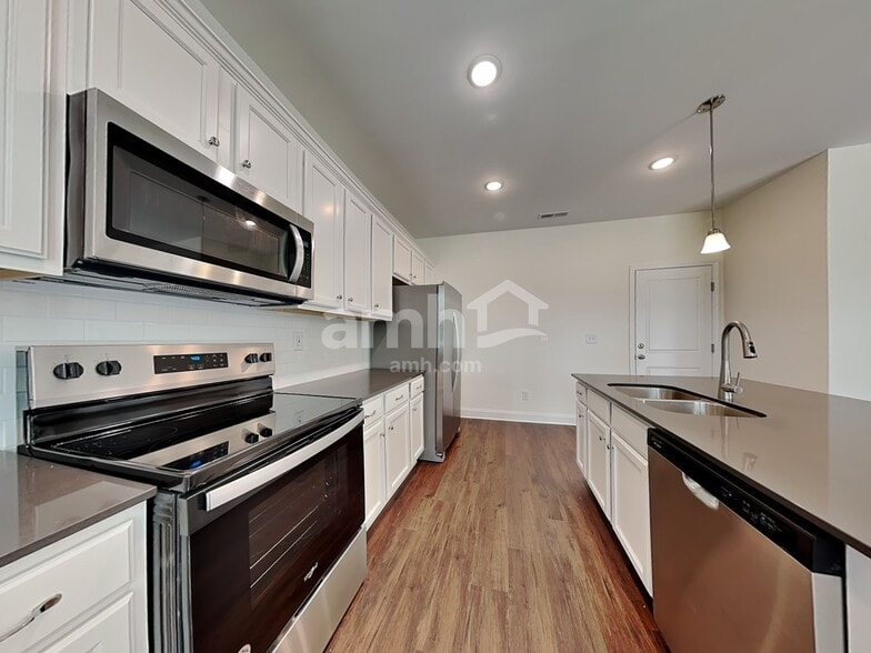 Building Photo - 14038 Belle Mont Dr