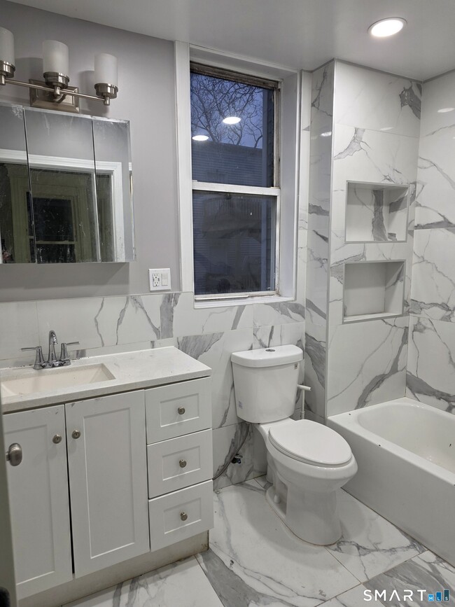 Building Photo - 11 Truman St