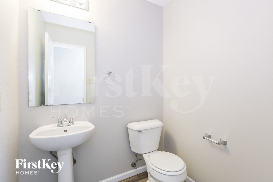 Building Photo - 12851 Old Glory Dr