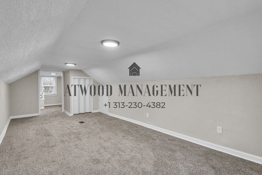 Building Photo - This beautifully updated 3-bedroom, 1-bath single-family home is ready for move-in!