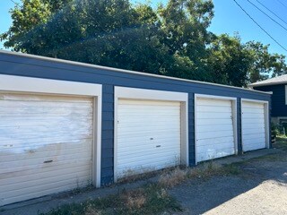 Building Photo - 2901 E Wellesley Ave