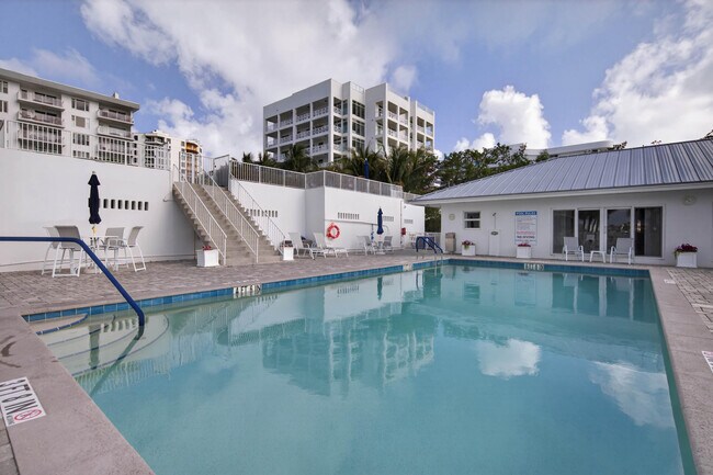 Building Photo - 3114 S Ocean Blvd