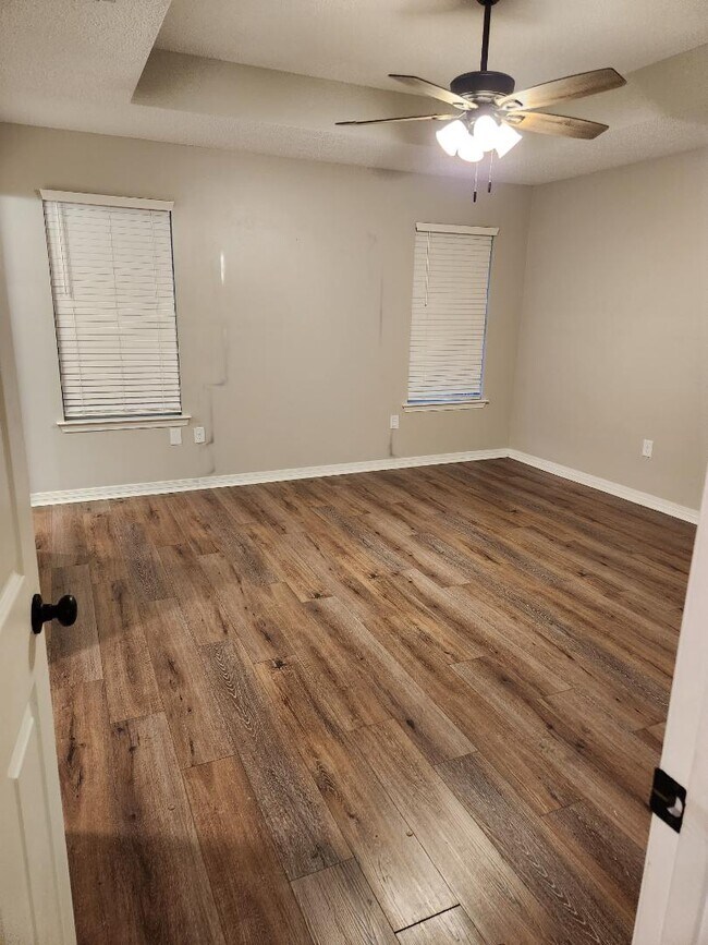 Building Photo - 9321 Champion Cir S