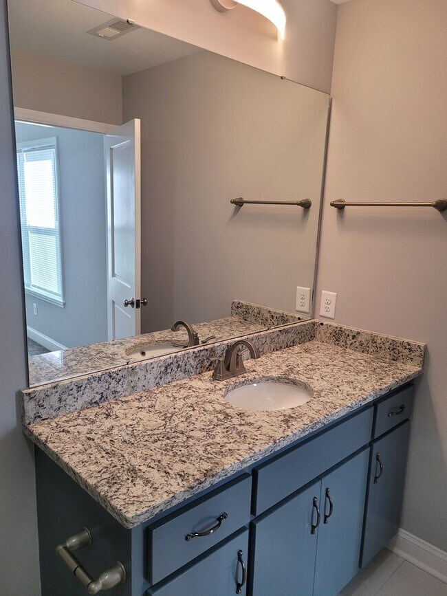 Building Photo - 506 Watauga Ave