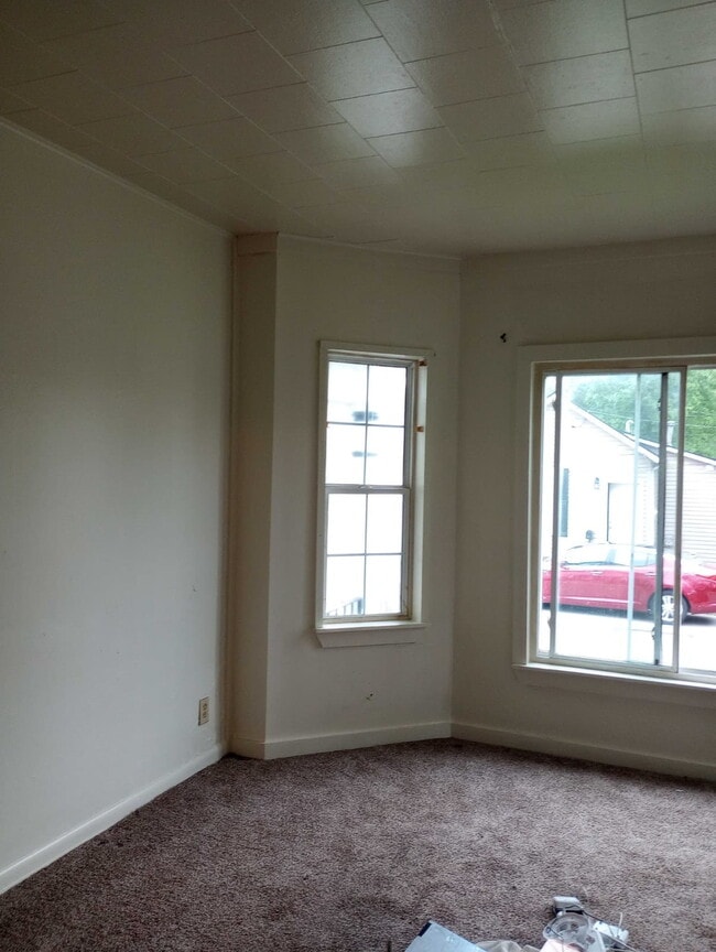 Building Photo - Welcome Home to Your Charming 2-Bedroom Apartment in Troy!