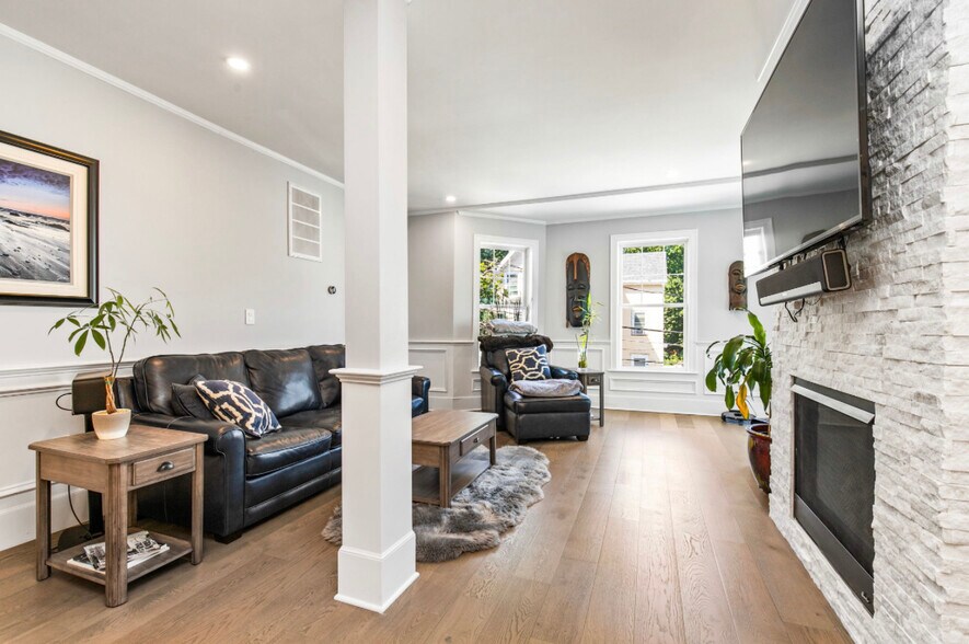 Building Photo - 84 Flint St