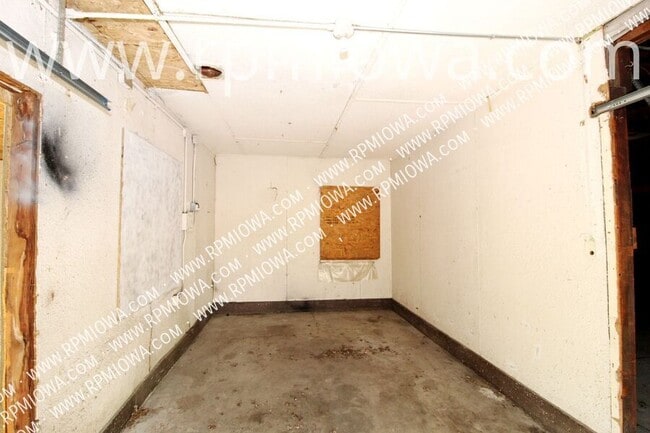 Building Photo - 1004 E Sheridan Ave