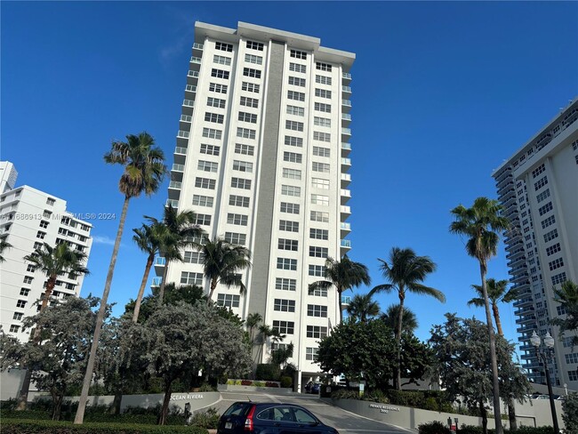 Building Photo - 3550 Galt Ocean Dr