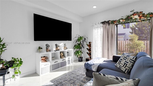 Building Photo - 417 NW 13 Ct