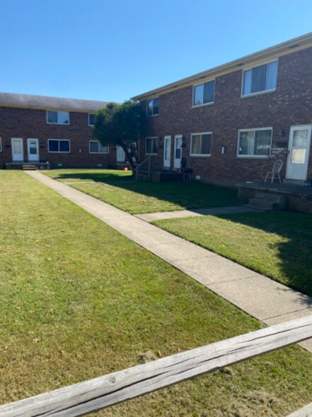 Primary Photo - 222 Bowie St