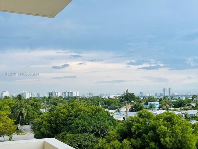 Building Photo - 1455 N Treasure Dr