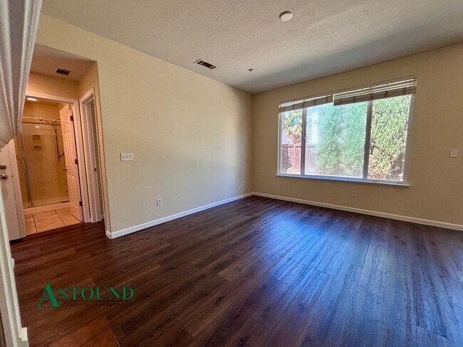 Building Photo - 1268 Picadilly Ln