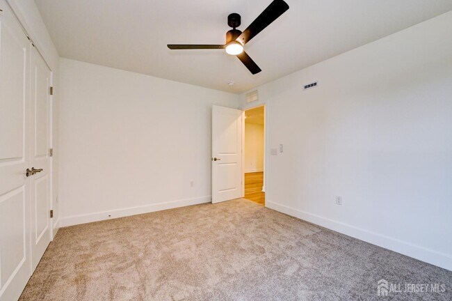 Building Photo - 13 Griffin Ln