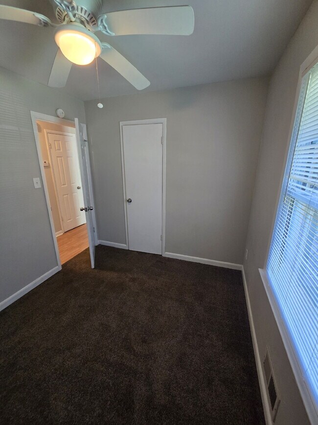 Building Photo - "Charming Full Brick, 3-Bed Oasis in Hampton, GA with 1.5 Baths – Your Perfect Retreat Awaits!"