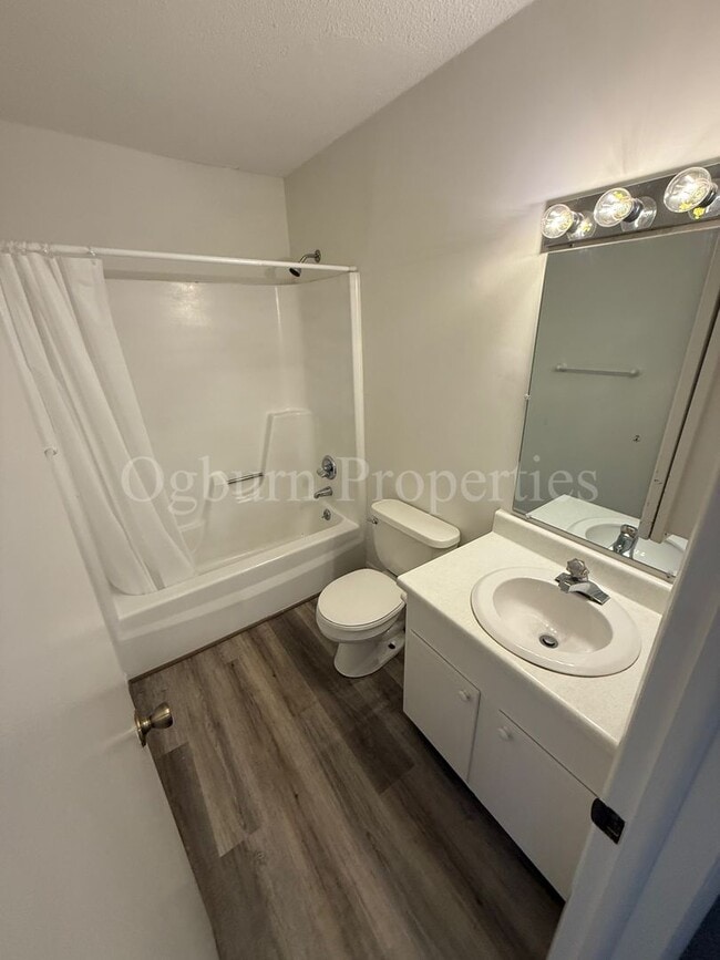 Building Photo - 311-59 Salisbury Manor-Kernersville-2BR/1....