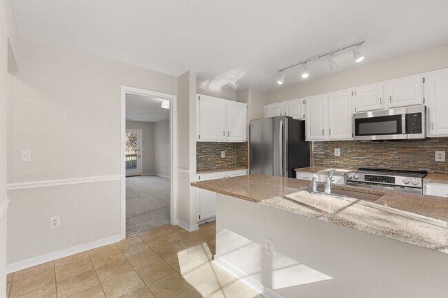 Building Photo - Coming Soon! End unit townhome in Annapolis!