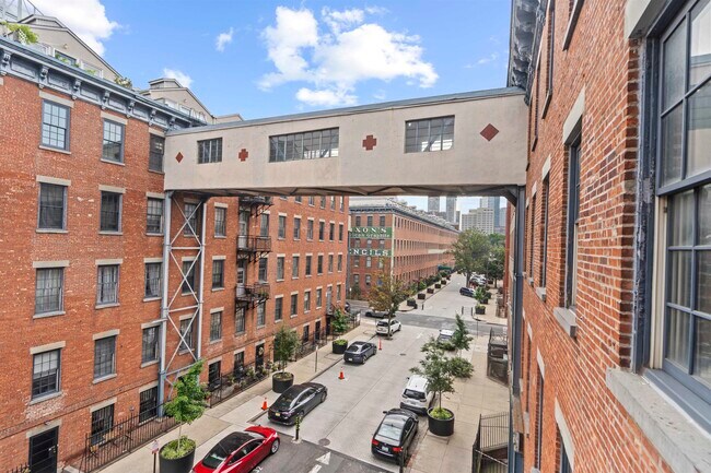 Building Photo - 187 Wayne St