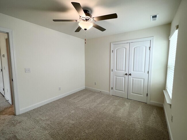 Building Photo - 324 Highview Dr