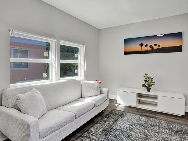 Building Photo - 3204 NE 9th St