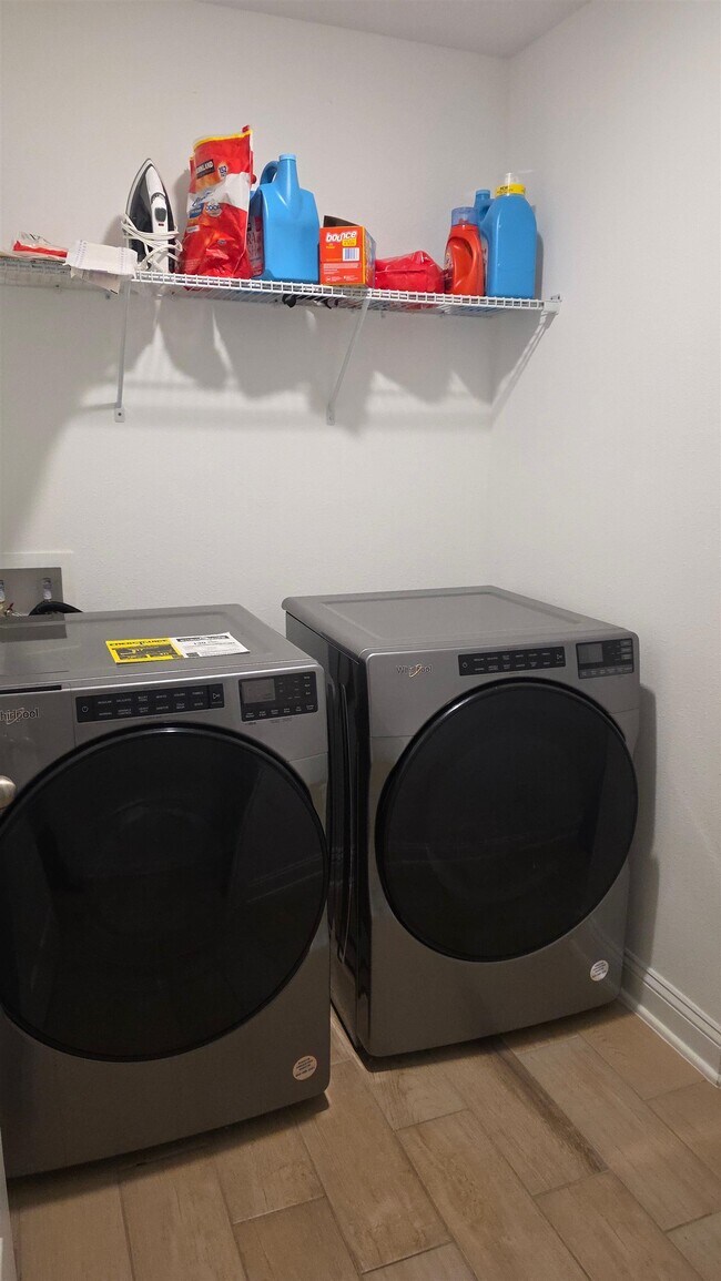 Building Photo - 248 Zancara St