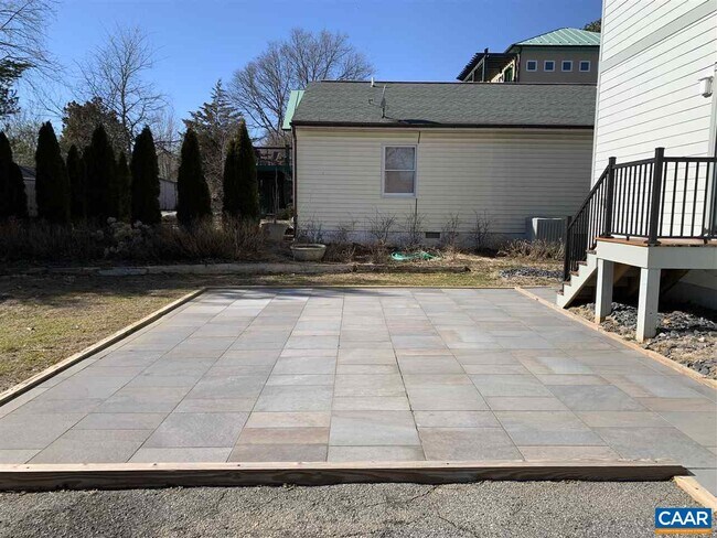 Building Photo - 808 Elliott Ave