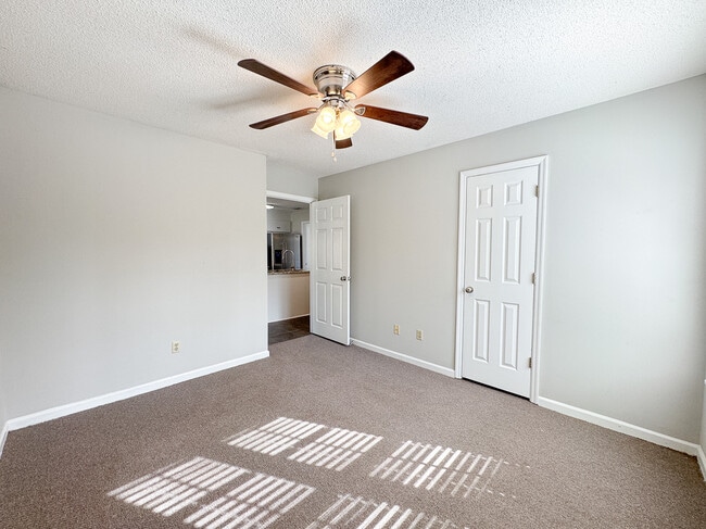 Building Photo - 8 Clayton Ln