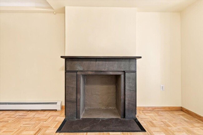 Building Photo - 373 Webster Ave