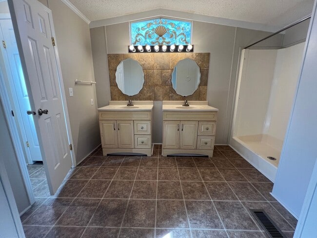 Building Photo - 3 Bedroom, 2 Bath Mobile Home in Dearing