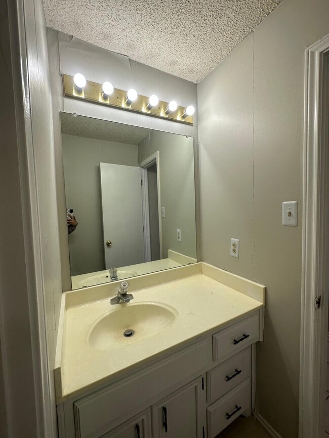 Building Photo - 5618 Brownfield Dr