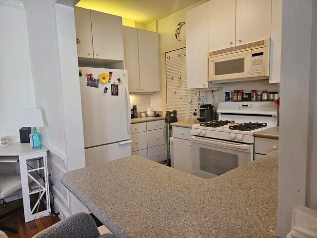 Building Photo - 77 Martin St