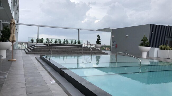 Building Photo - 2000 Metropica Wy