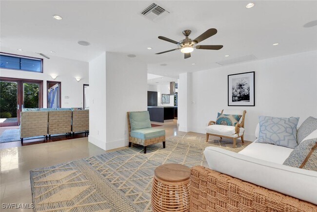 Building Photo - 795 18th Ave S