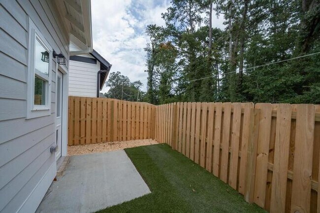 Building Photo - 128 Huntley Dr