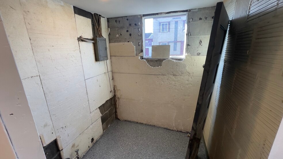 Building Photo - 308 9th St