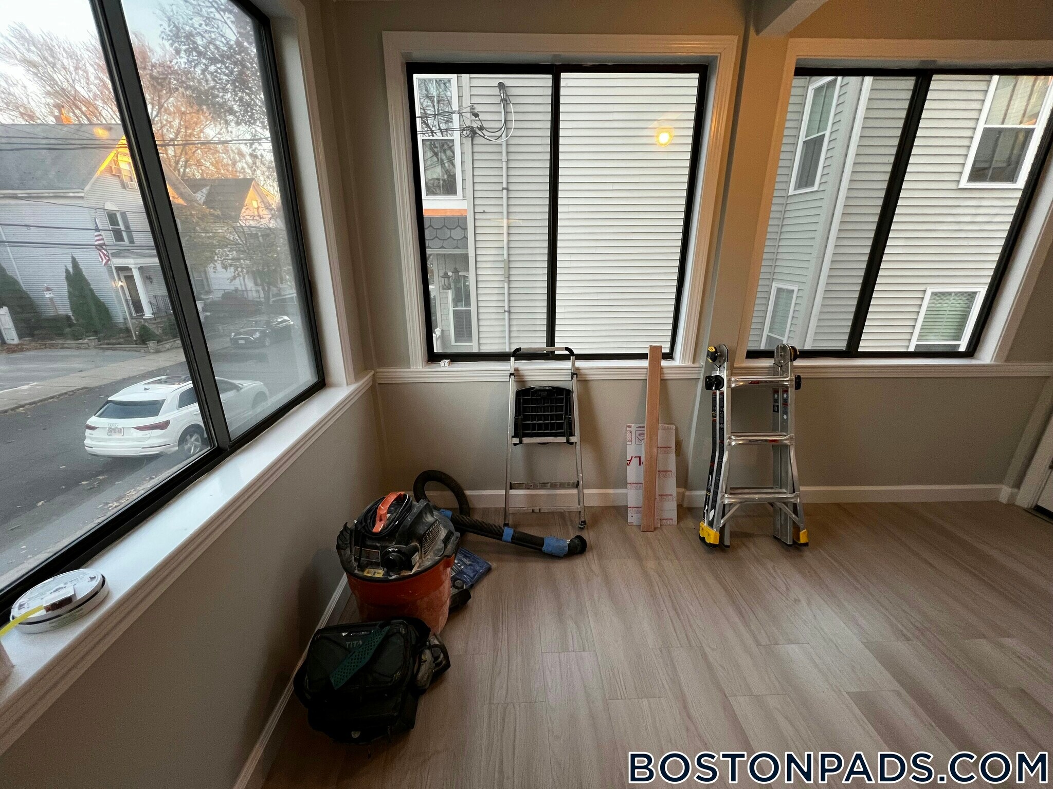 Building Photo - 158 Holland St