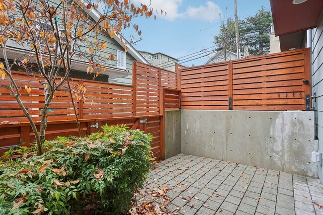 Building Photo - 256 E Roanoke St