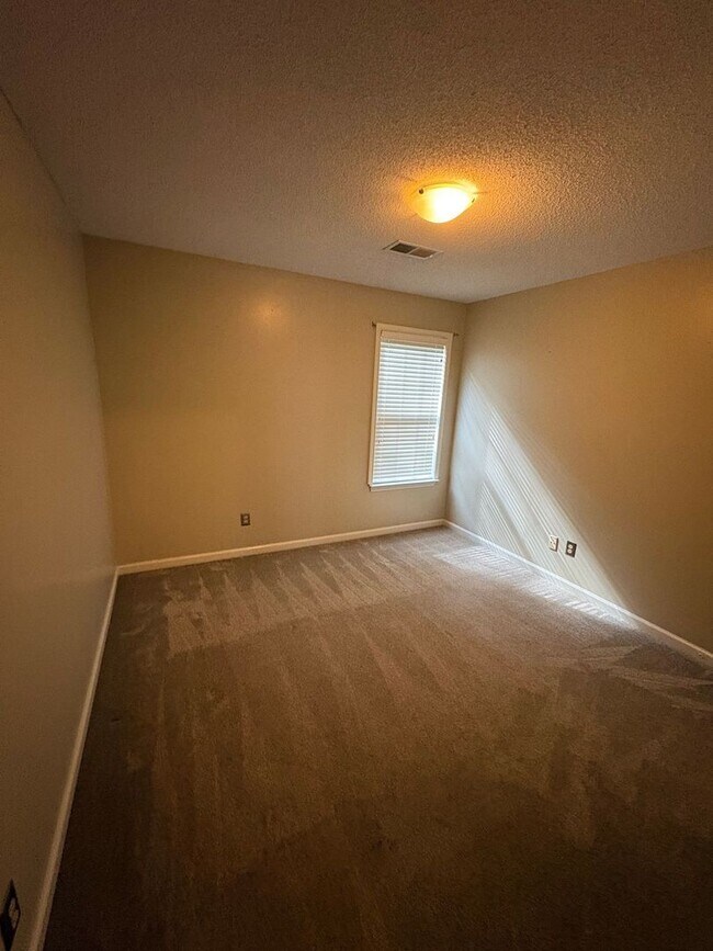 Building Photo - Spacious and well-maintained home located in the heart of Arlington!