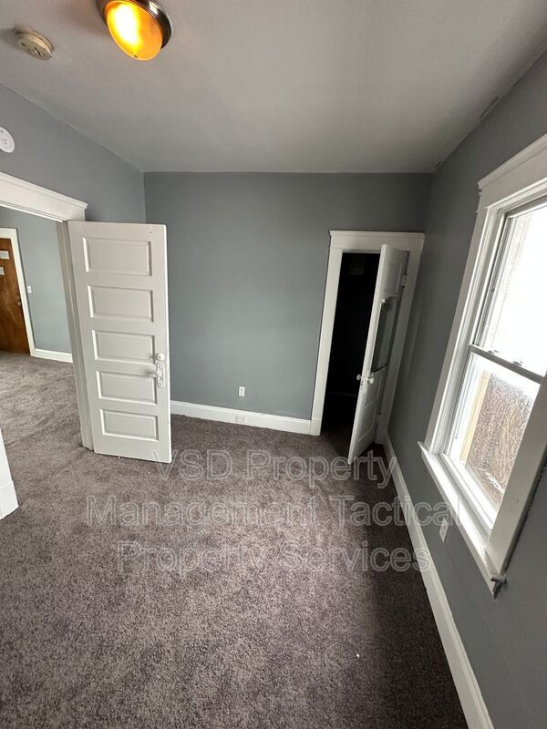 Building Photo - 3651 E 55th St