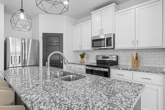 Building Photo - 3 BEDROOM 2 BATH CUSTOM HOME IN NOLANVILLE