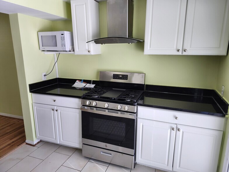 Building Photo - 3627 Forestdale Ave