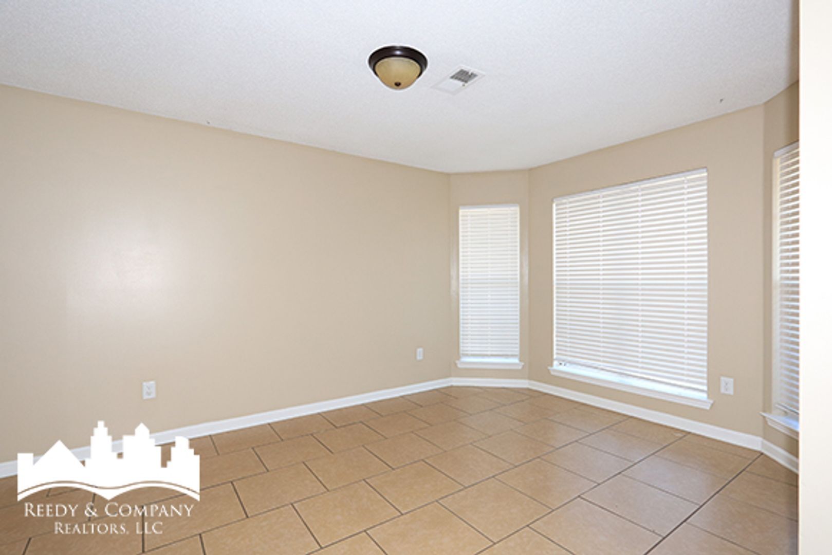 Building Photo - 6318 Magnolia Lakes Dr