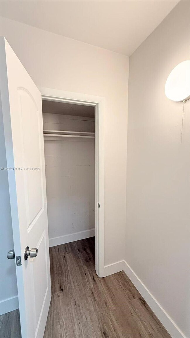 Building Photo - 1537 Jefferson Ave