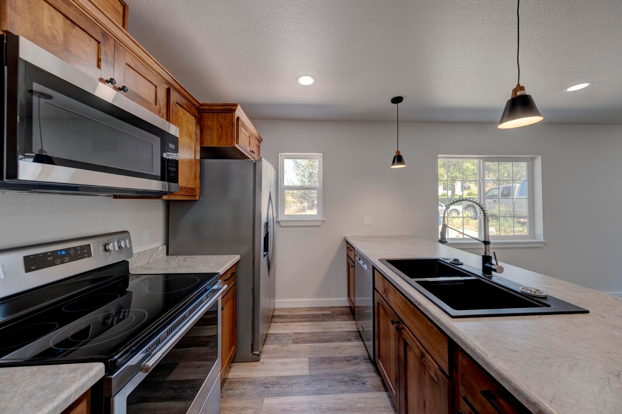 Building Photo - 744 E Loucks St