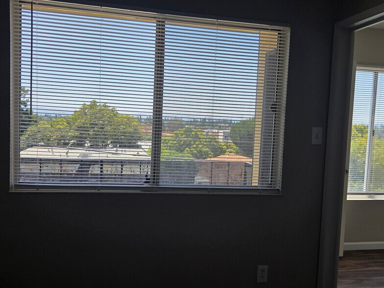 Building Photo - 25684 Spring Dr